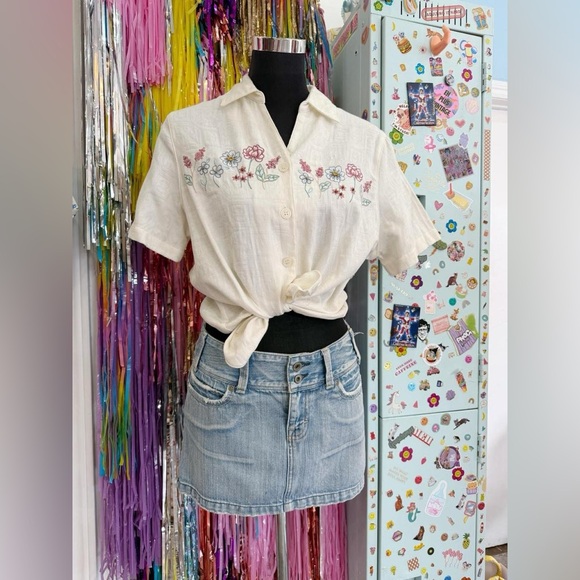 Alfred Dunner Tops - Vintage 90s Alfred Dunner cream button up blouse with floral embroidery.